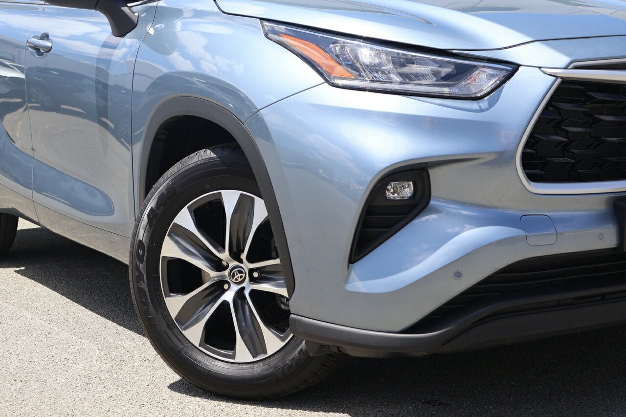 Toyota Kluger image 2