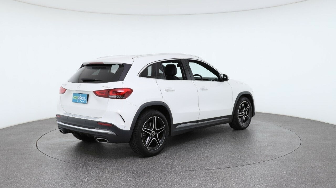 Mercedes Benz Gla-class image 4