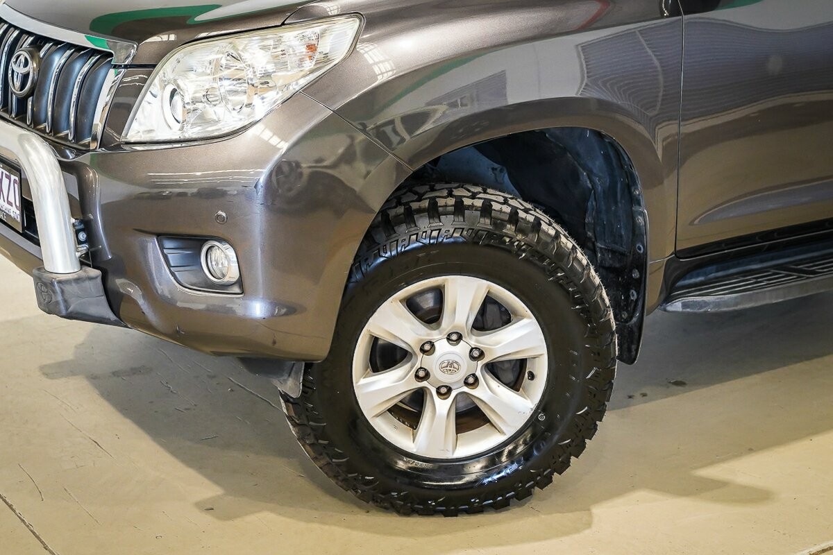 Toyota Landcruiser Prado image 2