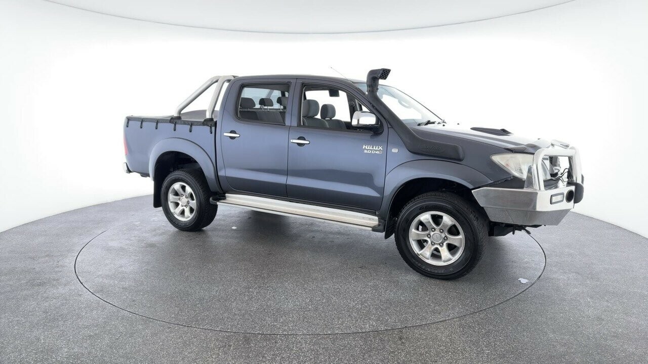 Toyota Hilux image 2