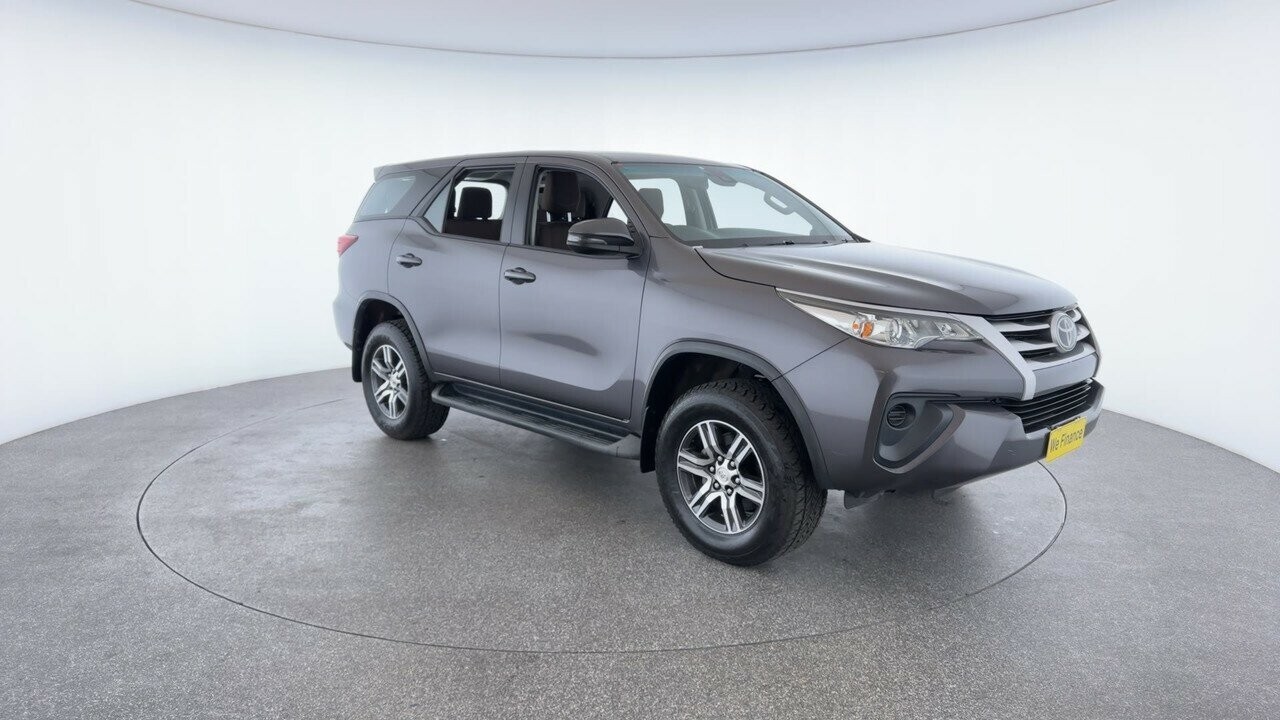 Toyota Fortuner image 3