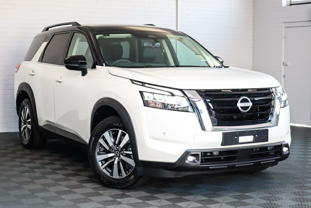 Nissan Pathfinder image 1