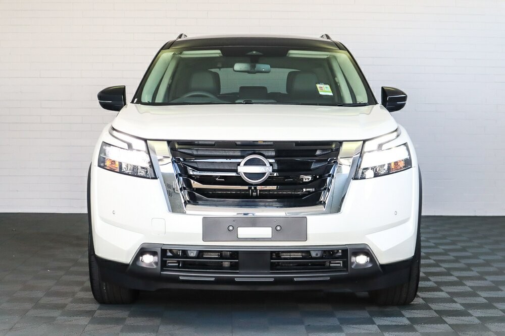 Nissan Pathfinder image 3