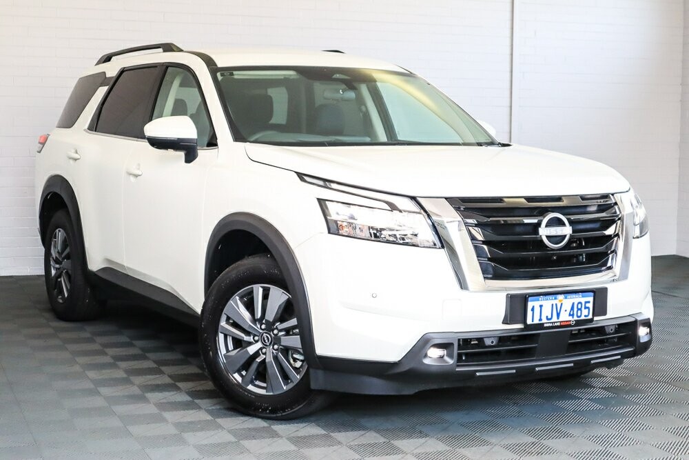 Nissan Pathfinder image 1