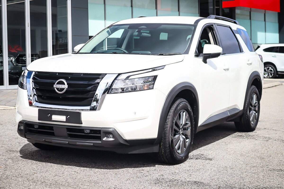 Nissan Pathfinder image 1