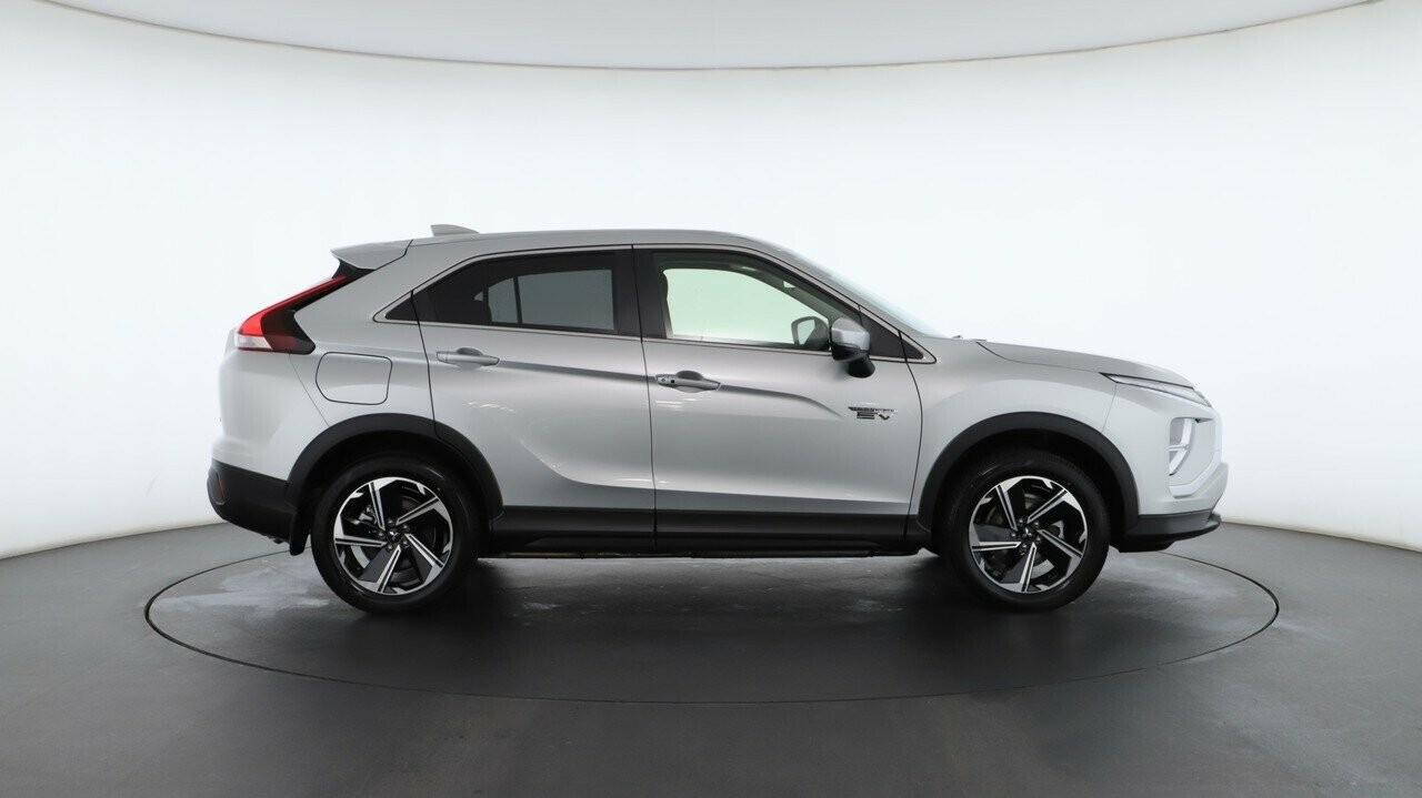 Mitsubishi Eclipse Cross image 2