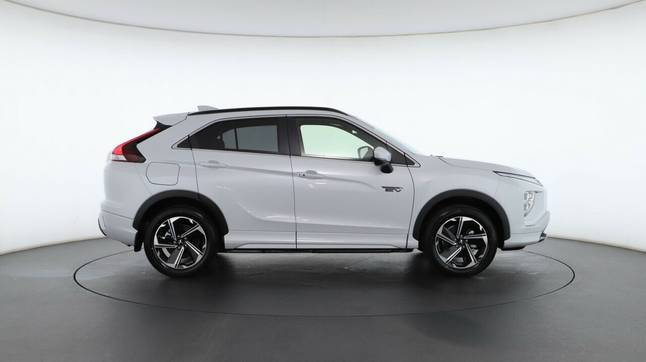 Mitsubishi Eclipse Cross image 2