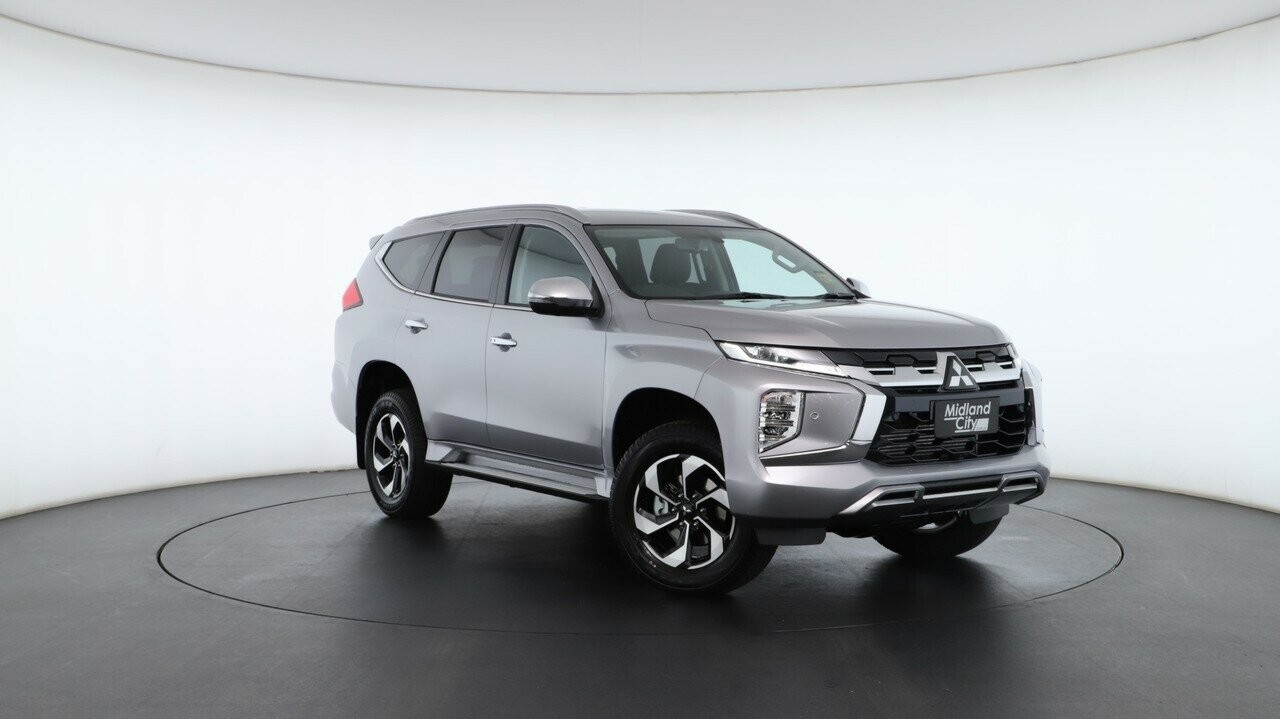 Mitsubishi Pajero Sport image 1