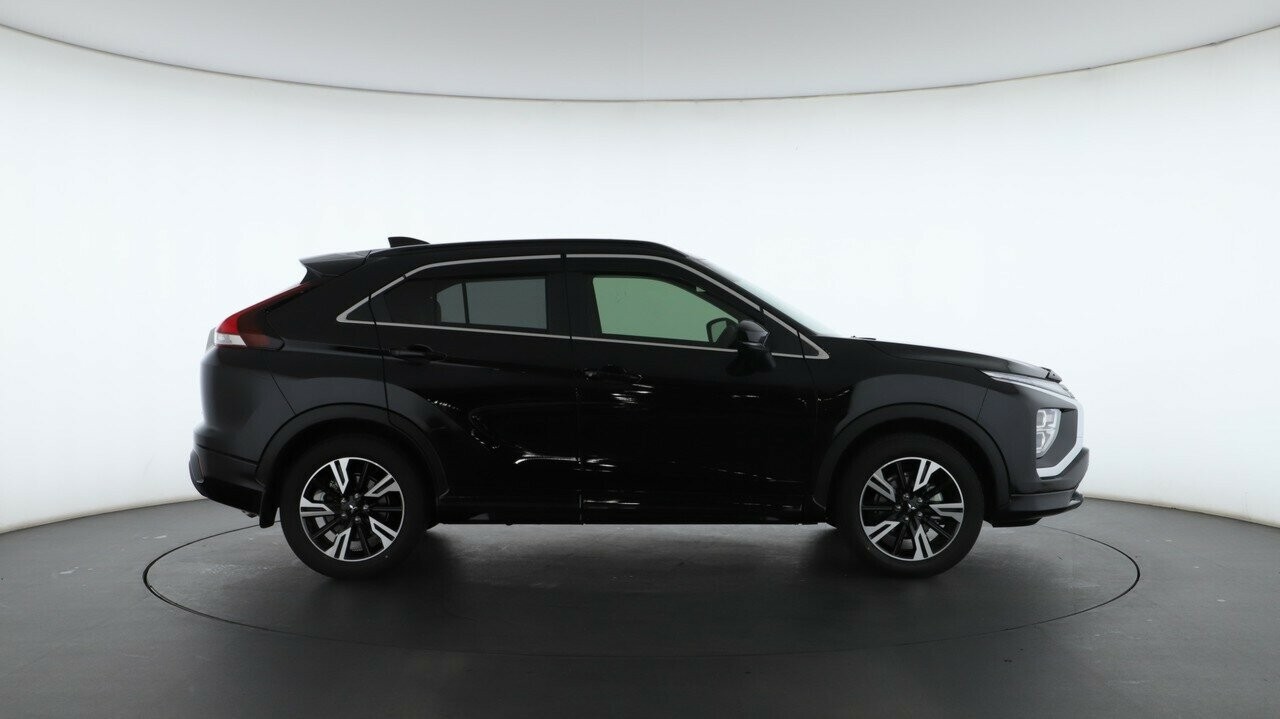 Mitsubishi Eclipse Cross image 2