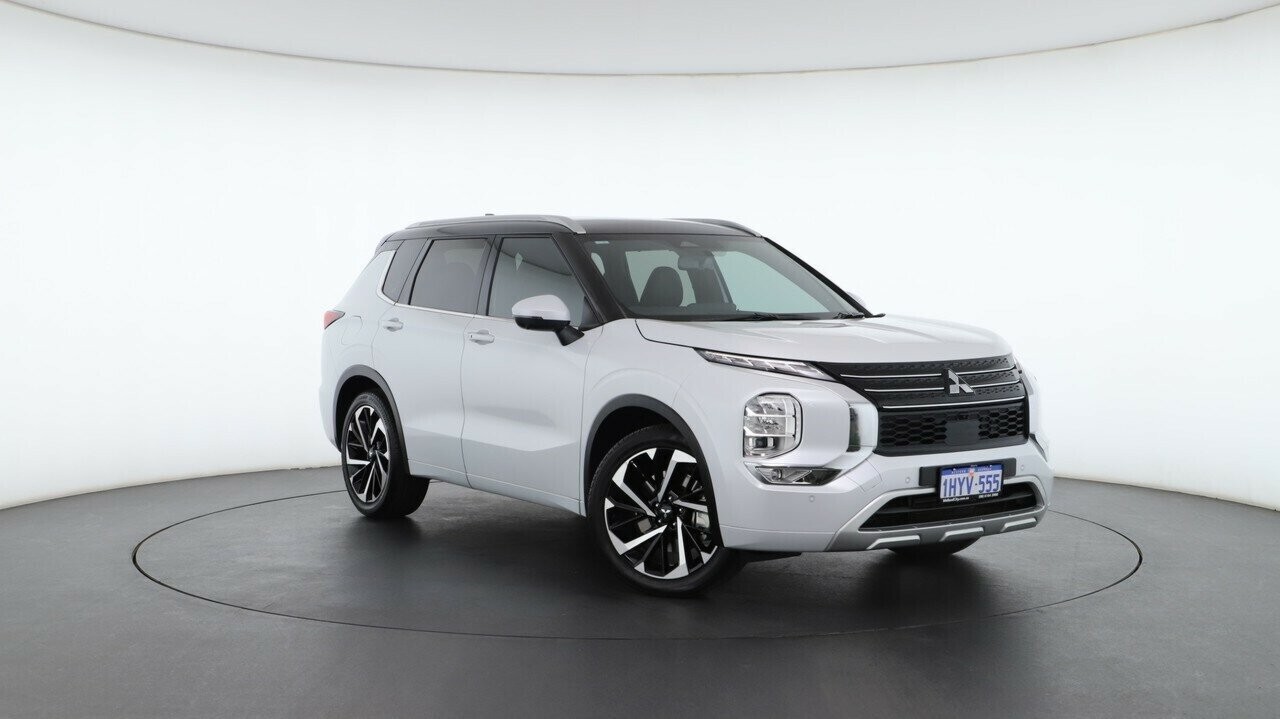 Mitsubishi Outlander image 1