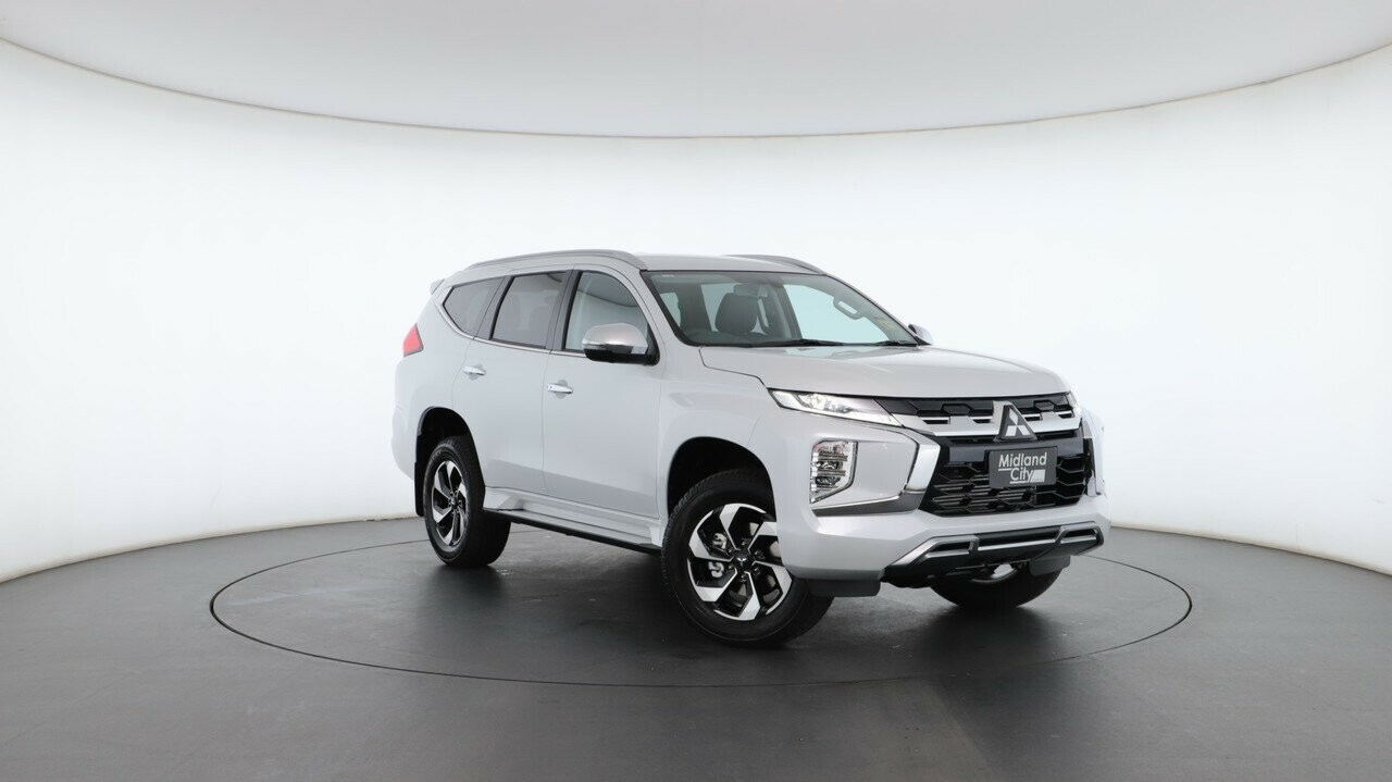 Mitsubishi Pajero Sport image 1