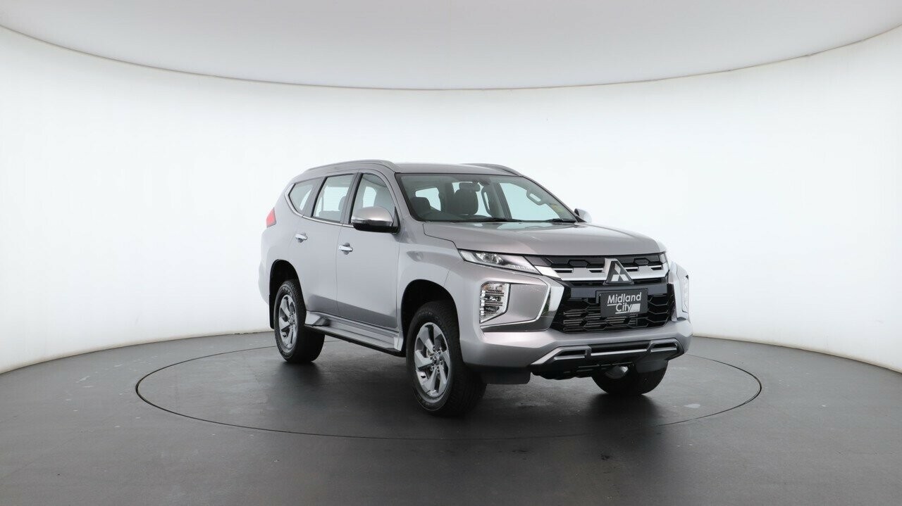 Mitsubishi Pajero Sport image 4