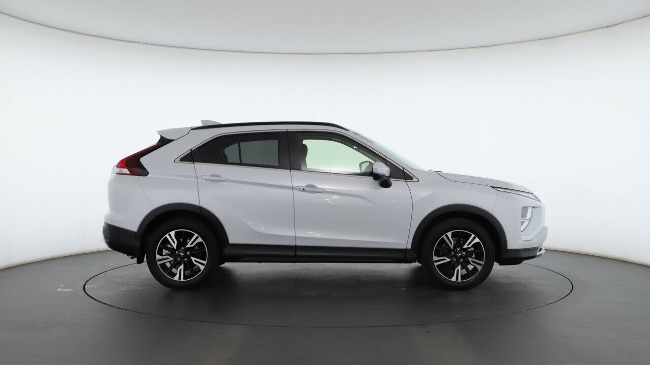 Mitsubishi Eclipse Cross image 2