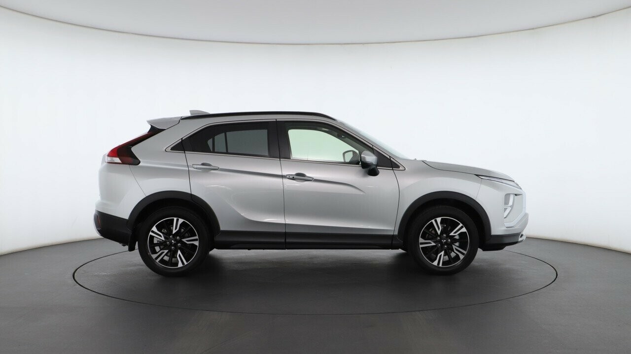 Mitsubishi Eclipse Cross image 2