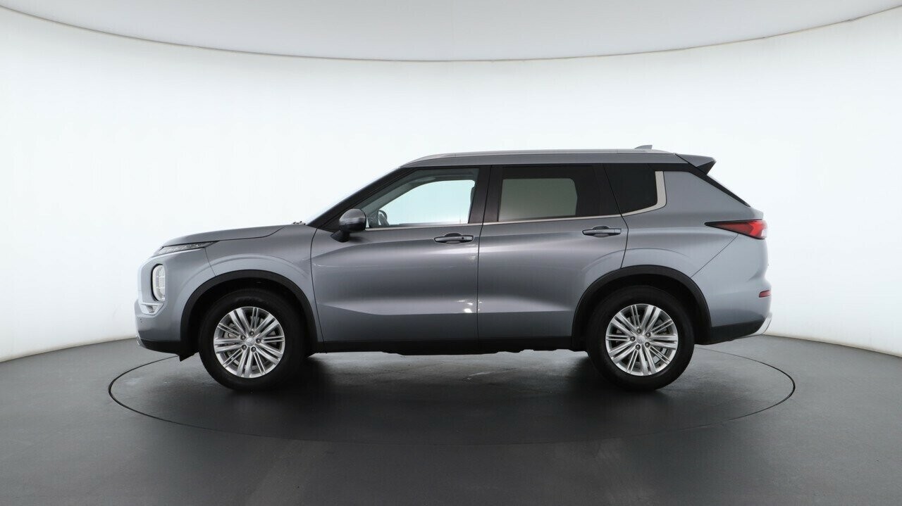 Mitsubishi Outlander image 4