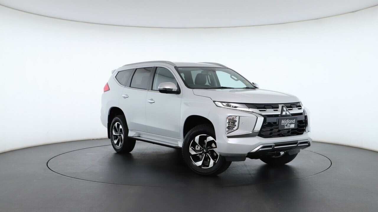 Mitsubishi Pajero Sport image 1