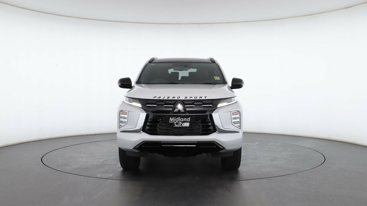 Mitsubishi Pajero Sport image 1