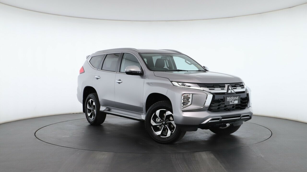 Mitsubishi Pajero Sport image 1