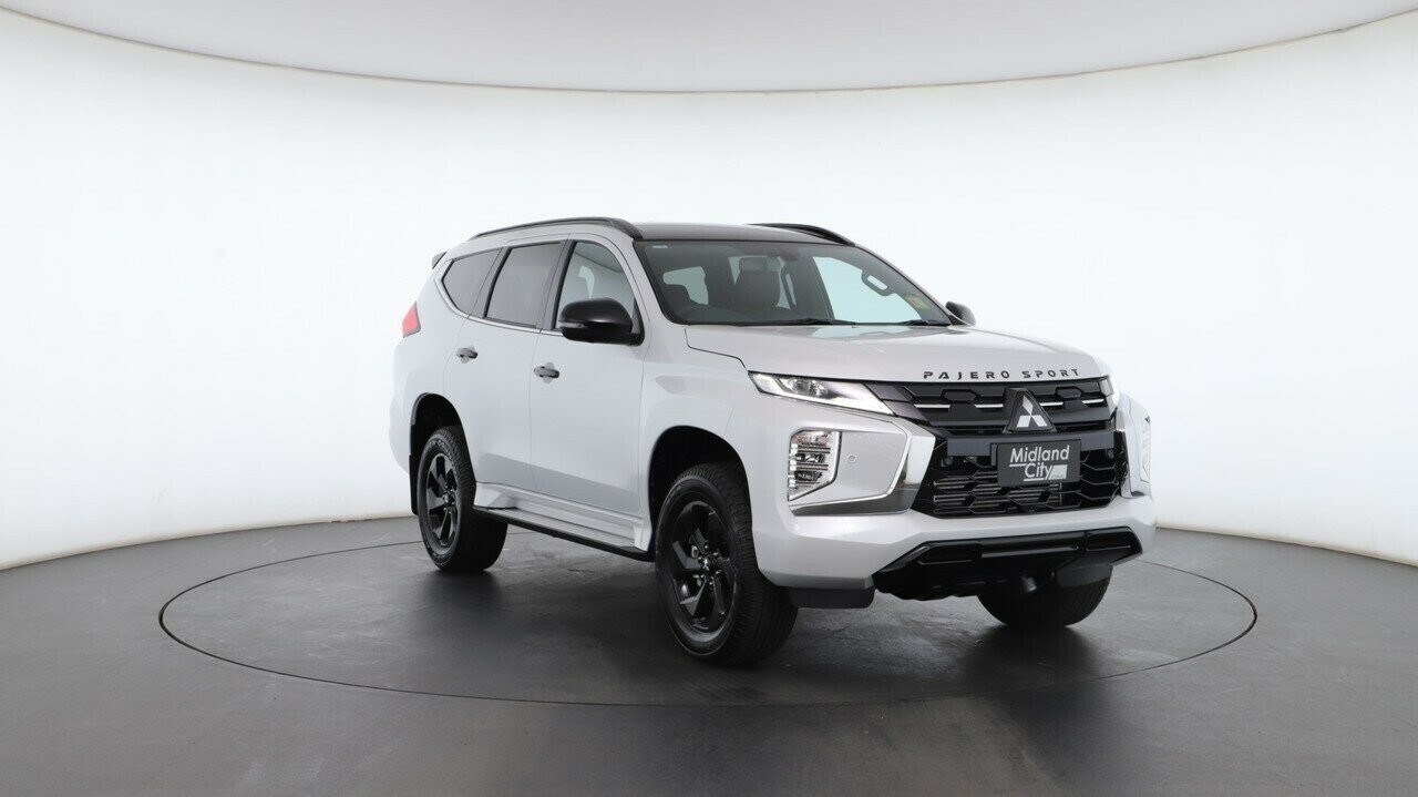 Mitsubishi Pajero Sport image 1