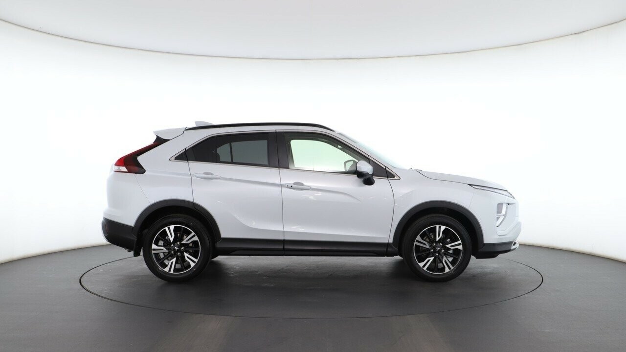 Mitsubishi Eclipse Cross image 2