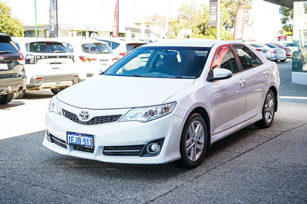 Toyota Camry image 4