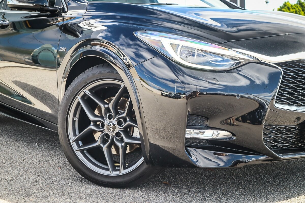 Infiniti Q30 image 2