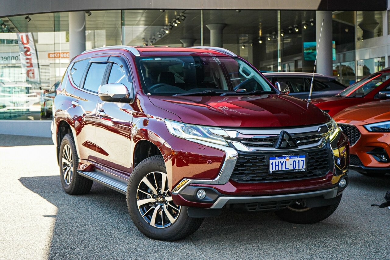 Mitsubishi Pajero Sport image 1