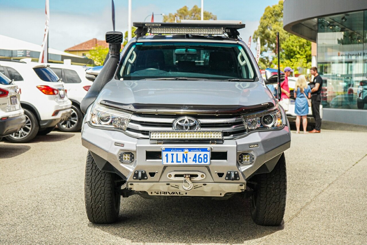 Toyota Hilux image 3