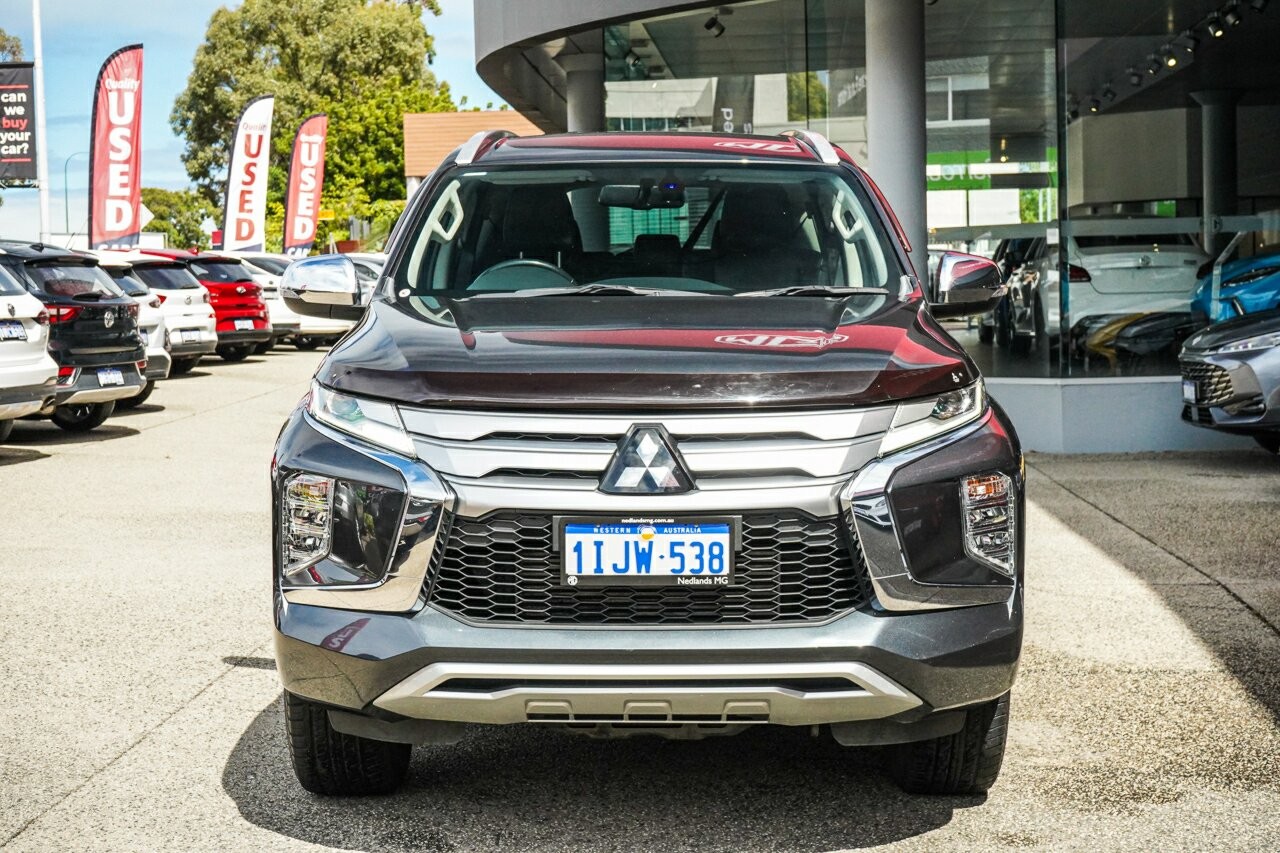 Mitsubishi Pajero Sport image 3