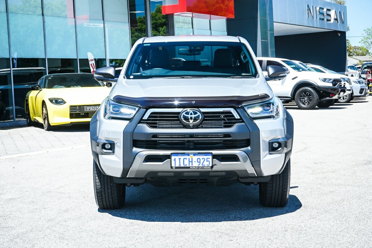 Toyota Hilux image 2