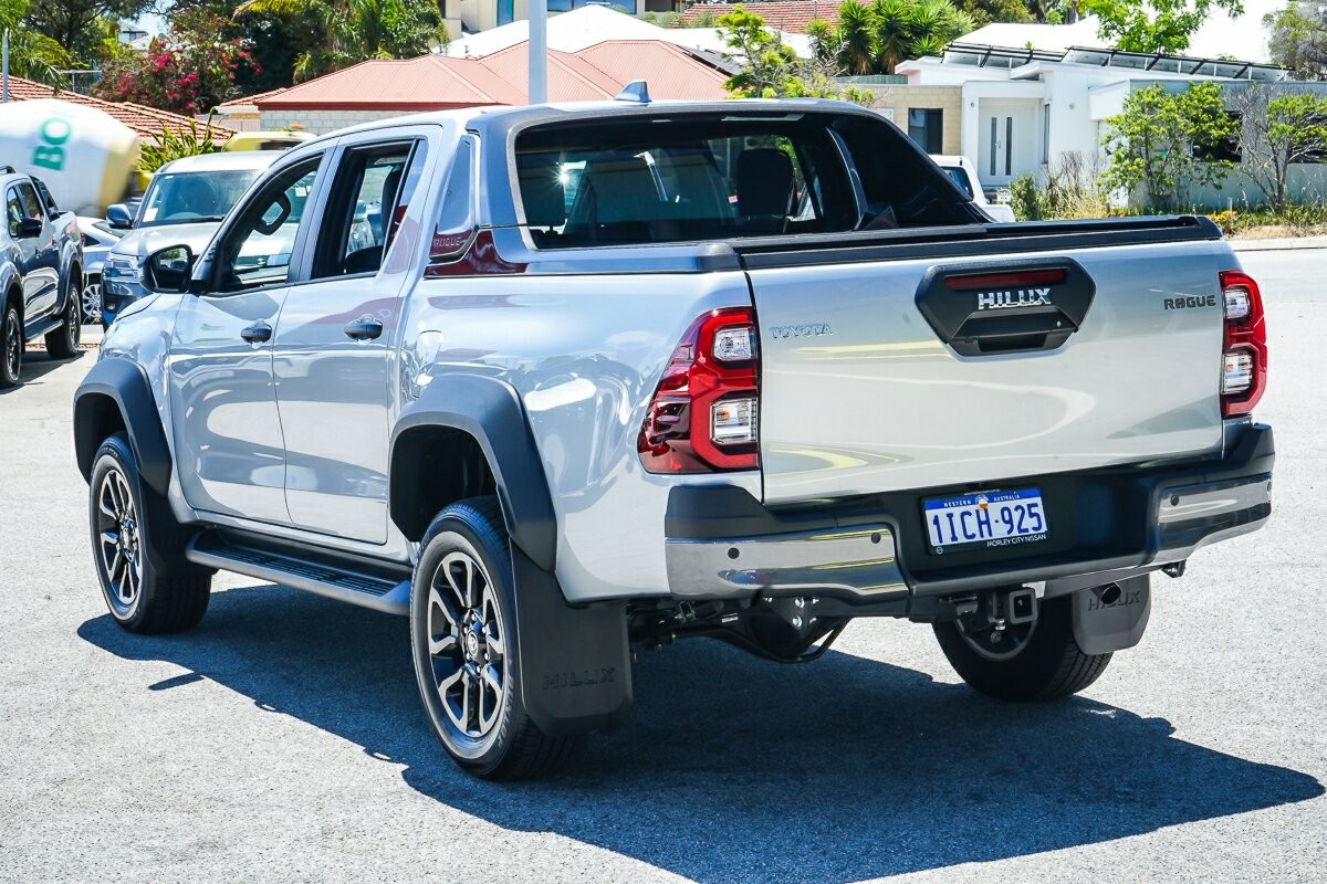 Toyota Hilux image 4