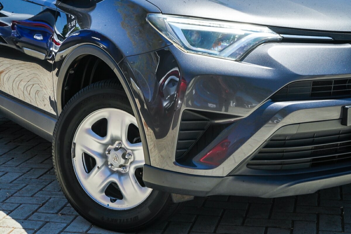 Toyota Rav4 image 2