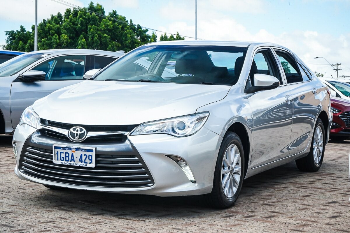 Toyota Camry image 4