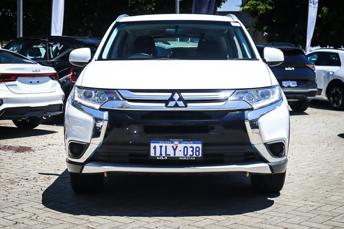 Mitsubishi Outlander image 3