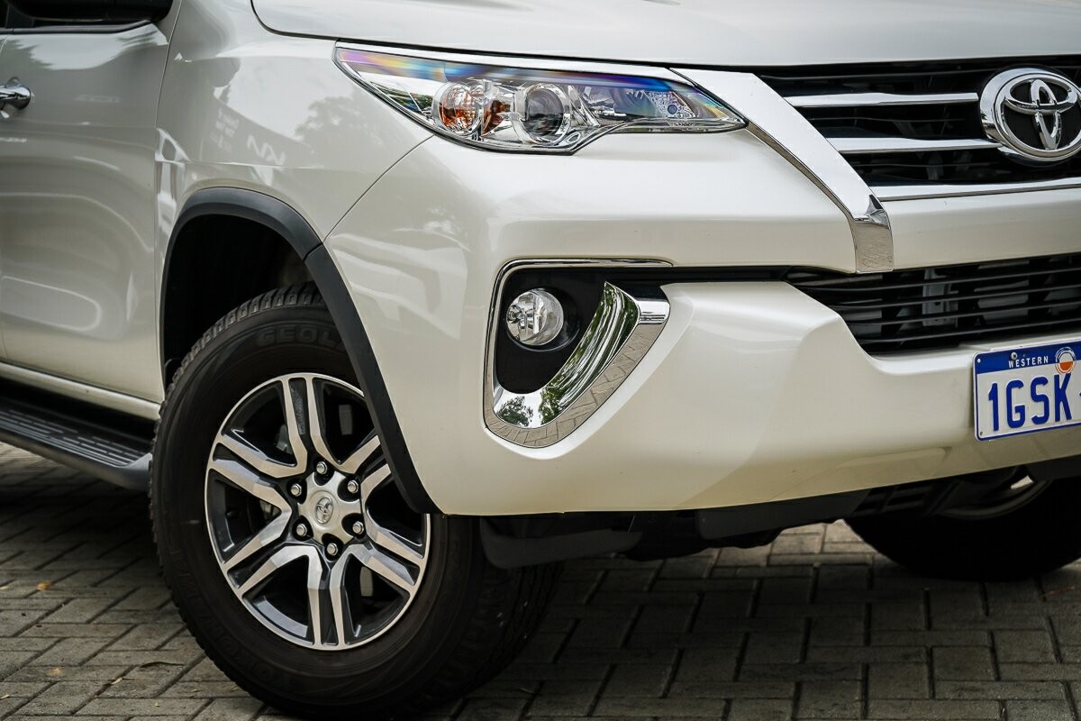 Toyota Fortuner image 2