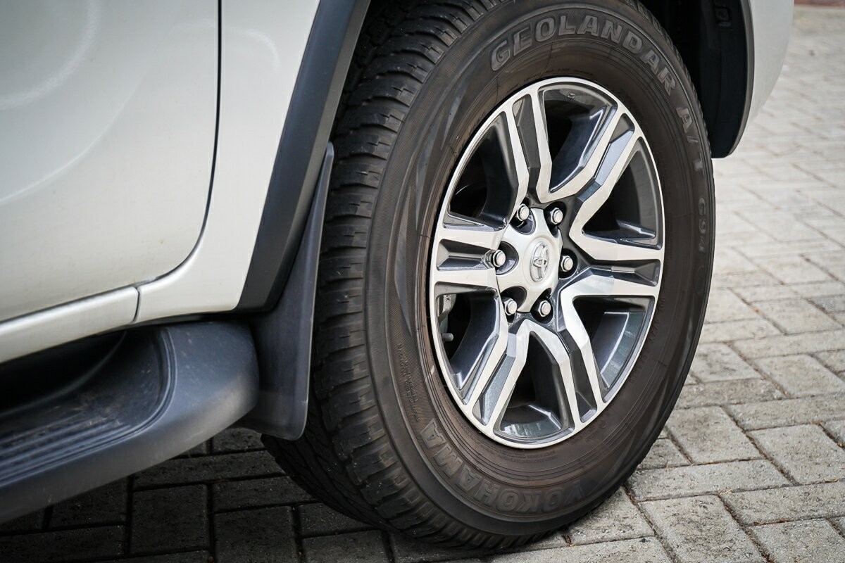 Toyota Fortuner image 3