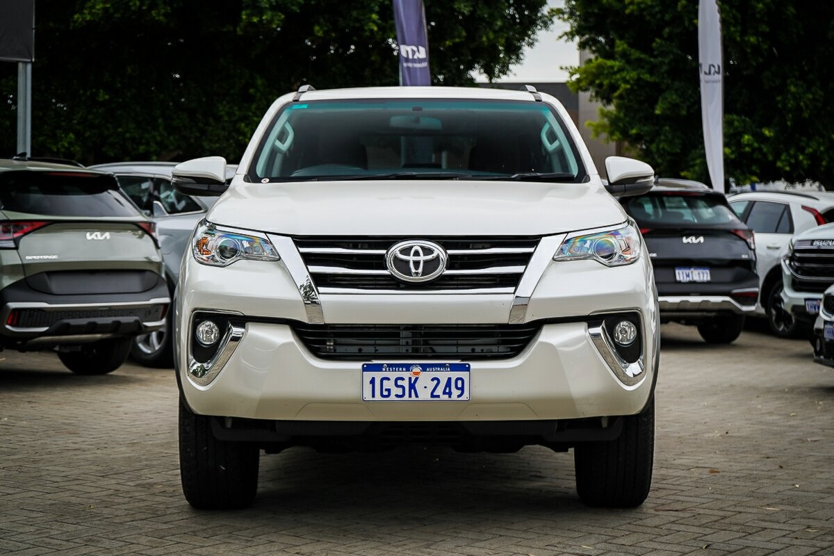 Toyota Fortuner image 4