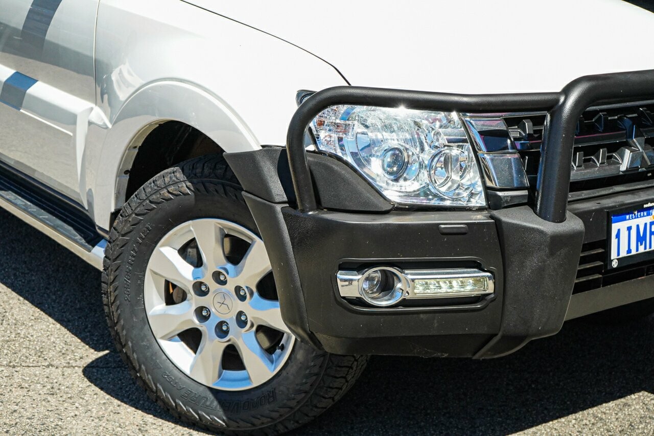 Mitsubishi Pajero image 2