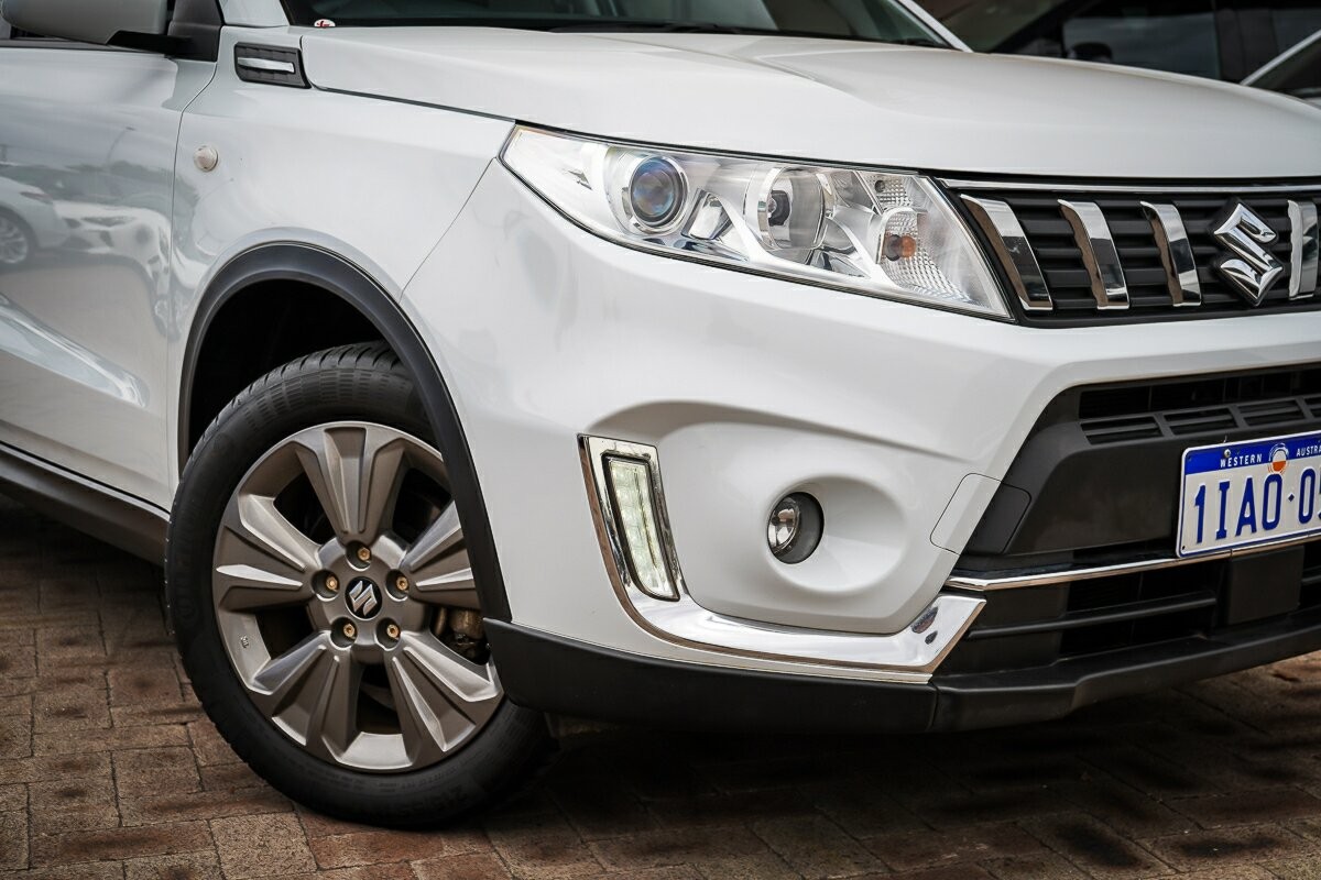 Suzuki Vitara image 2