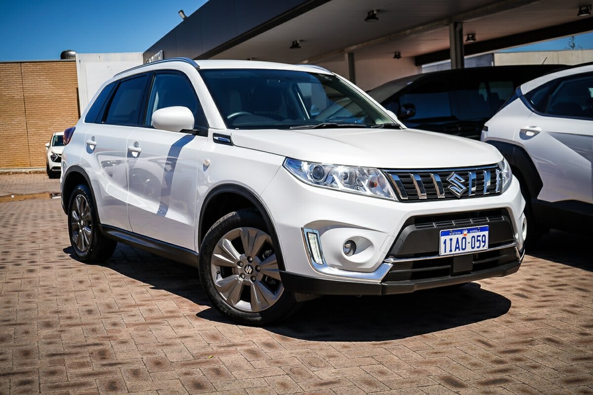 Suzuki Vitara image 1