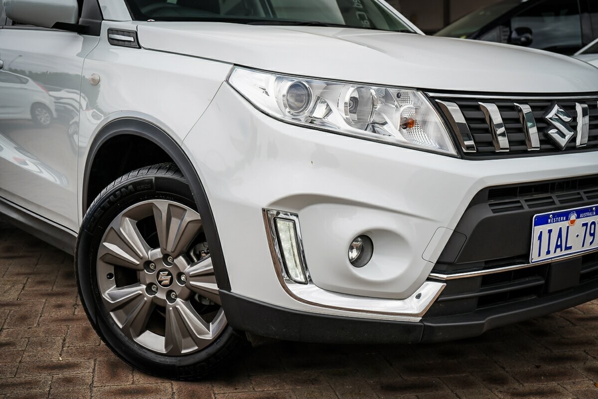 Suzuki Vitara image 2