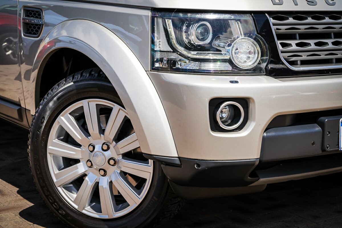 Land Rover Discovery image 2