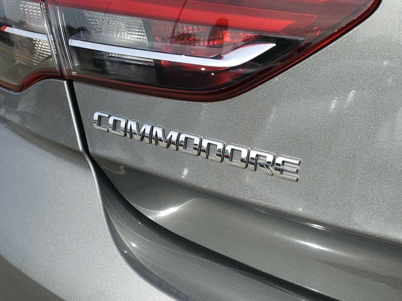 Holden Commodore image 3