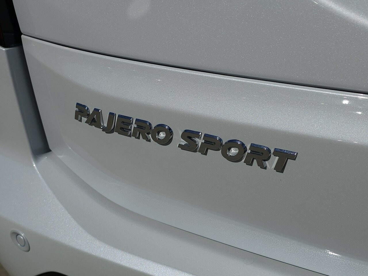 Mitsubishi Pajero Sport image 3