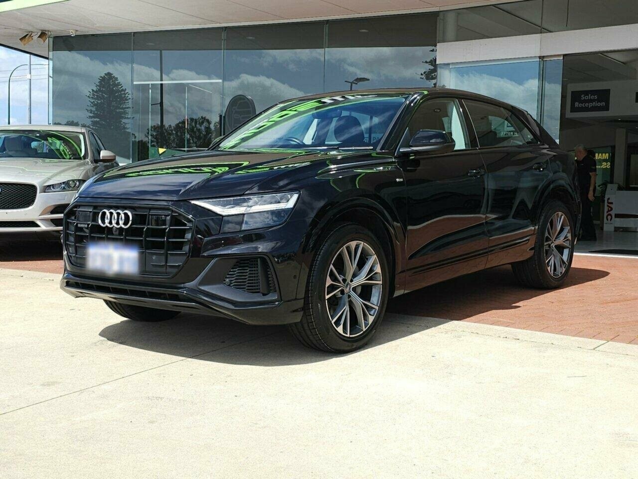 Audi Q8 image 4