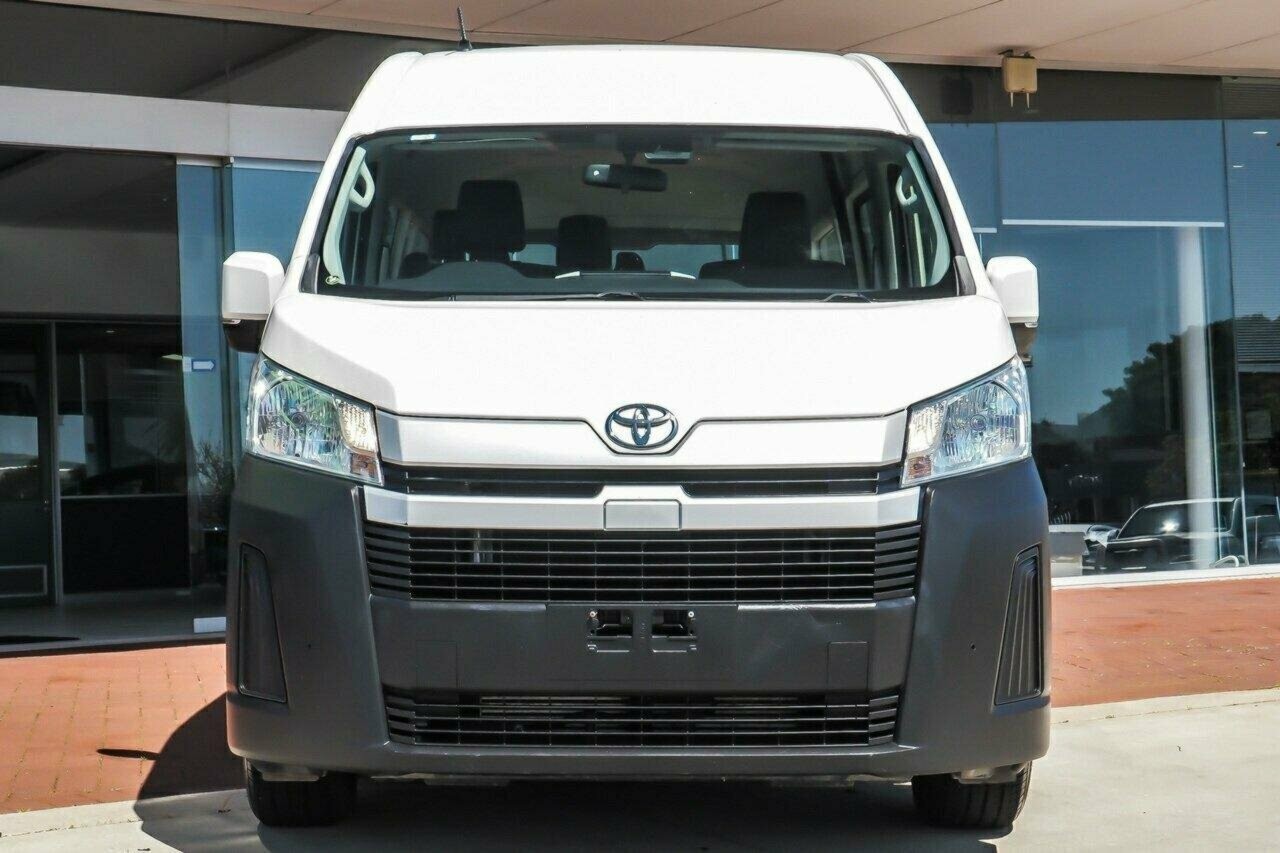 Toyota Hiace image 4