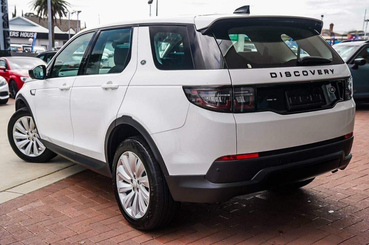 Land Rover Discovery Sport image 2