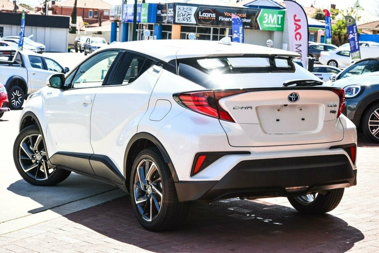 Toyota C-hr image 2