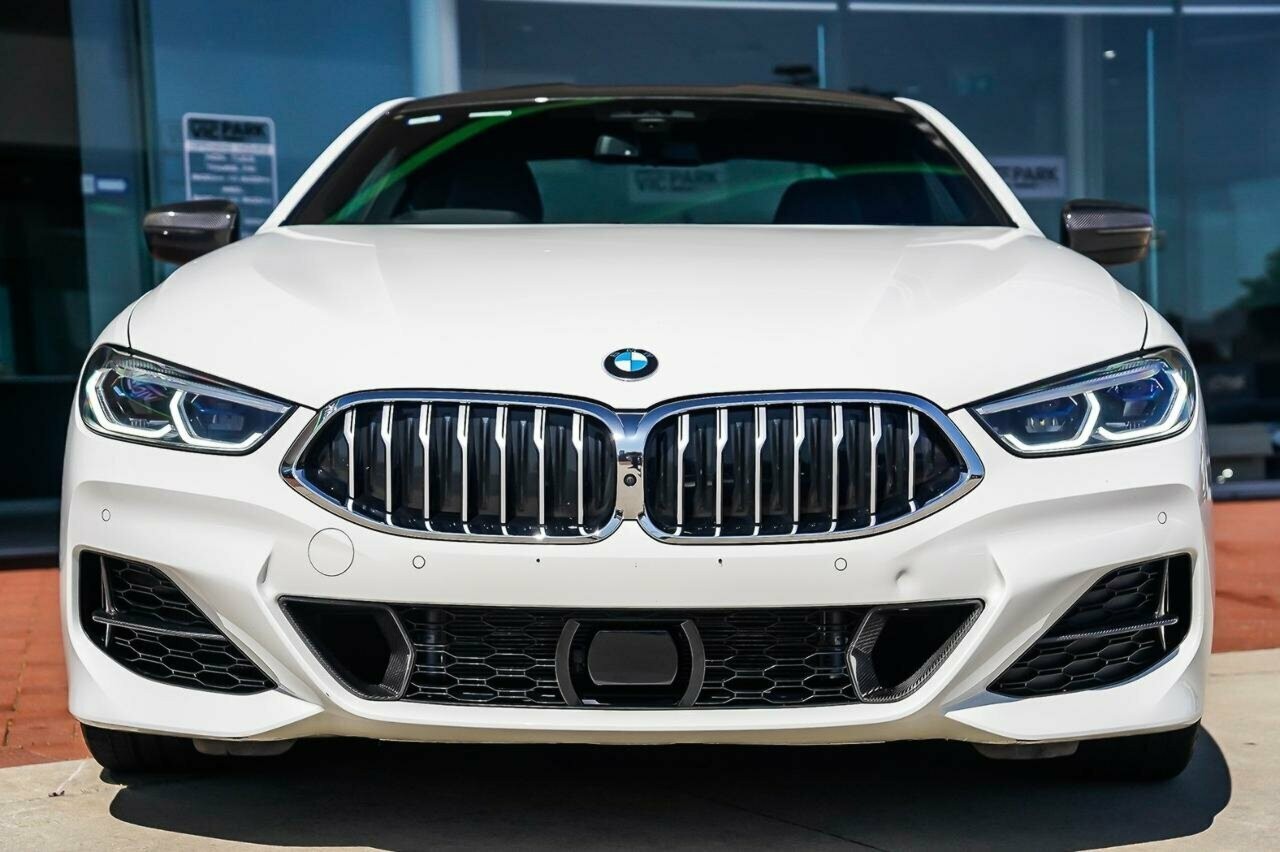 BMW 8 Series image 4