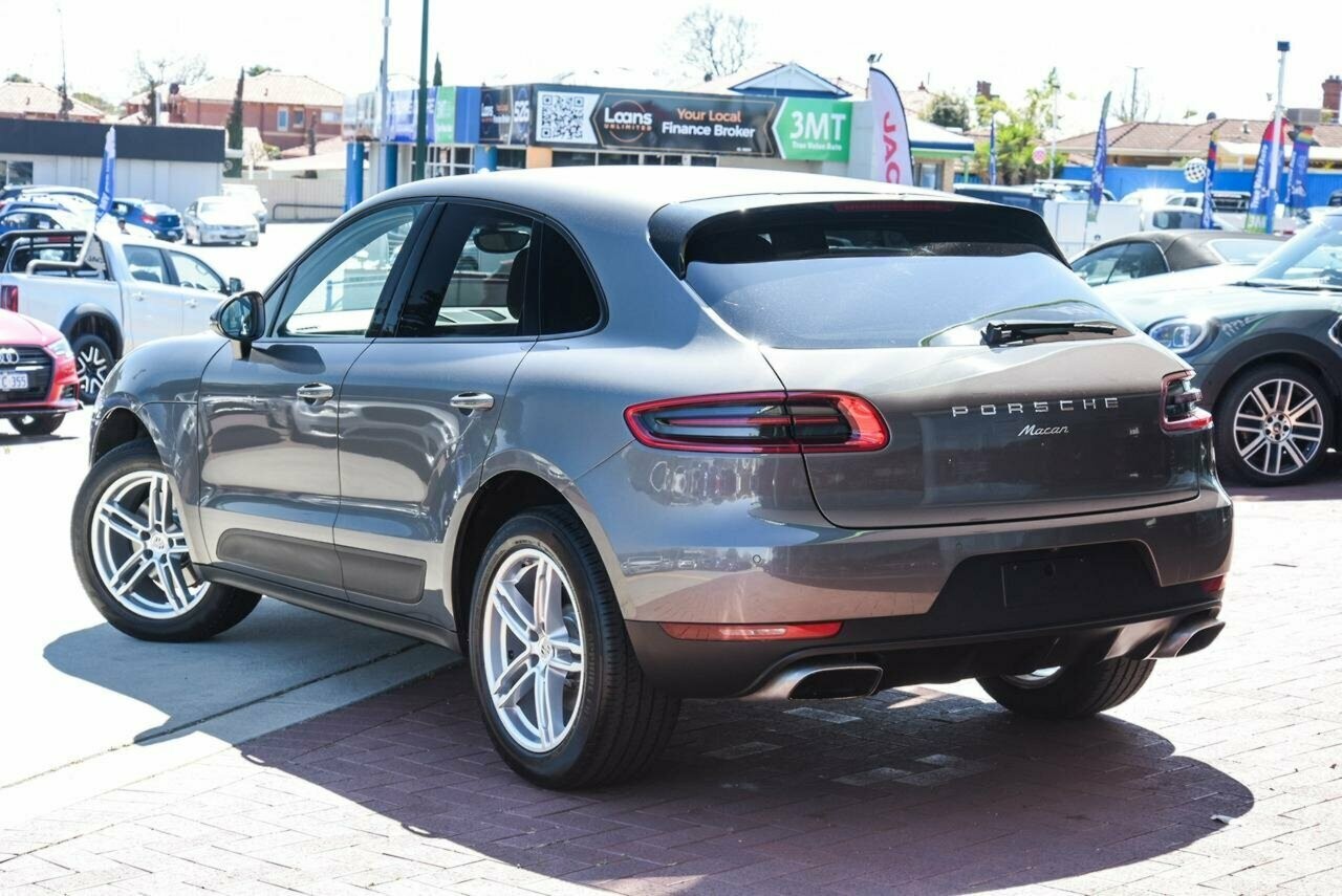 Porsche Macan image 2